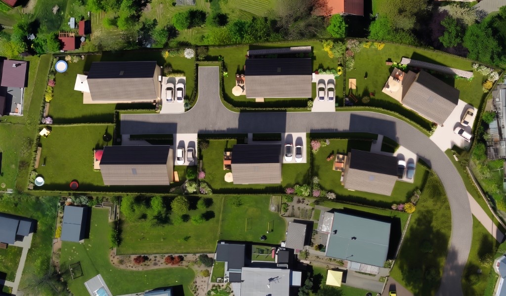 Rezidence Za Kapličkou — letecký pohled na areál se šesti bungalovy